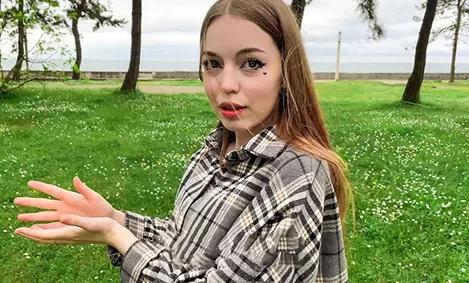 Дженни Китти - настоящая минетчица