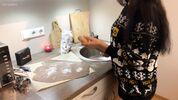 Незабываемый Рождественский минет от сексуальной мачехи для пасынка 