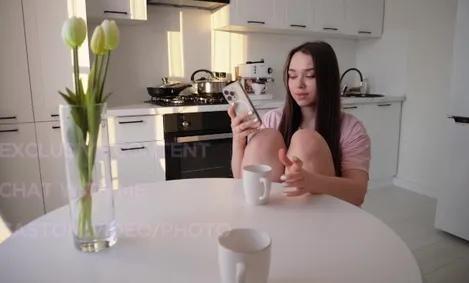 Сводная сестра попросила о фотосессии. Она тренируется со своим водяным братом радионуклидами - Deluxe_Bitch