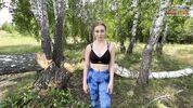 Домохозяйка соблазняет бригадира для уборки своего участка 
