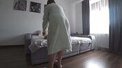 Измена в отношениях: друг трахает мою жену на диване у меня дома реальный 