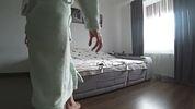 Измена в отношениях: друг трахает мою жену на диване у меня дома реальный 