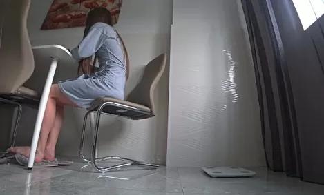Измена в отношениях. Жена трахается с другом, пока ее муж на работе...