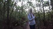 Спортивная милфа поймала меня дрочащим в лесу: взрыв члена и смех над огромной спермой! 