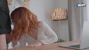 Она заставляет его кончить в ее молодую киску на встрече Zoom 