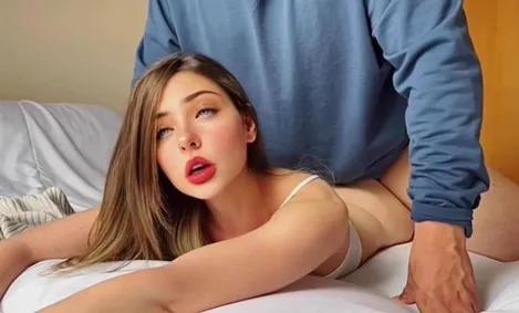 наездница с горячим толстым отчимом дрочит мне в киску