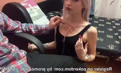 Внушительная анальная постановка: русская шлюха и колготки.
