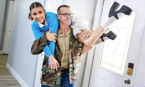 Наказание высокой негритянки в гольфах