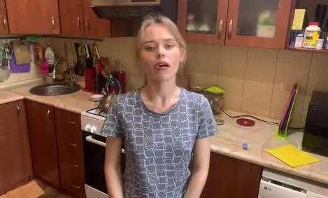 Незабываемое оральное удовольствие с сексуальной кузиной.