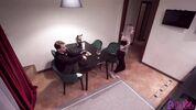 Чувак лихо уговорил блонду ебаться анально 