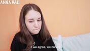 Девушка впервые имеет дело с настоящим членом 