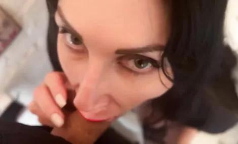 Мачеха успела пописать и отсосать хуй пасынка