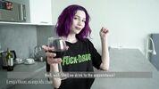 Сучка просто не смогла отказаться от секса с незнакомцем у него на квартире 