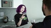 Сучка просто не смогла отказаться от секса с незнакомцем у него на квартире 