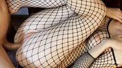 Частный трах бритой пизды девушки в сетке 