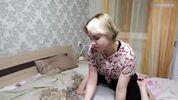 Девчонке захотелось и секса и сосед пришелся как раз к стати, когда заглянул за солью 